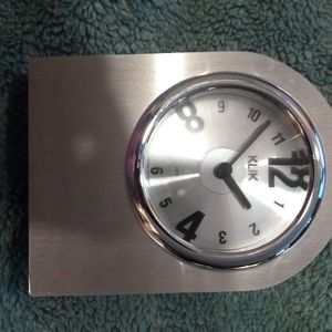 26) Klik. Battery operated clock